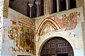 Sesto al Reghena (Pn). Abbazia di Santa Maria in Silvis. Il semplice portale d'ingresso con sopra un affresco che raffigura San Gabriele. 